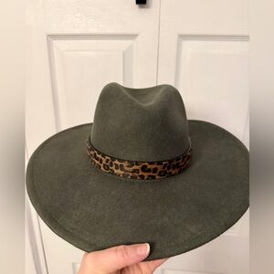 NWT Dark Green Fedora Hat Leopard Trim